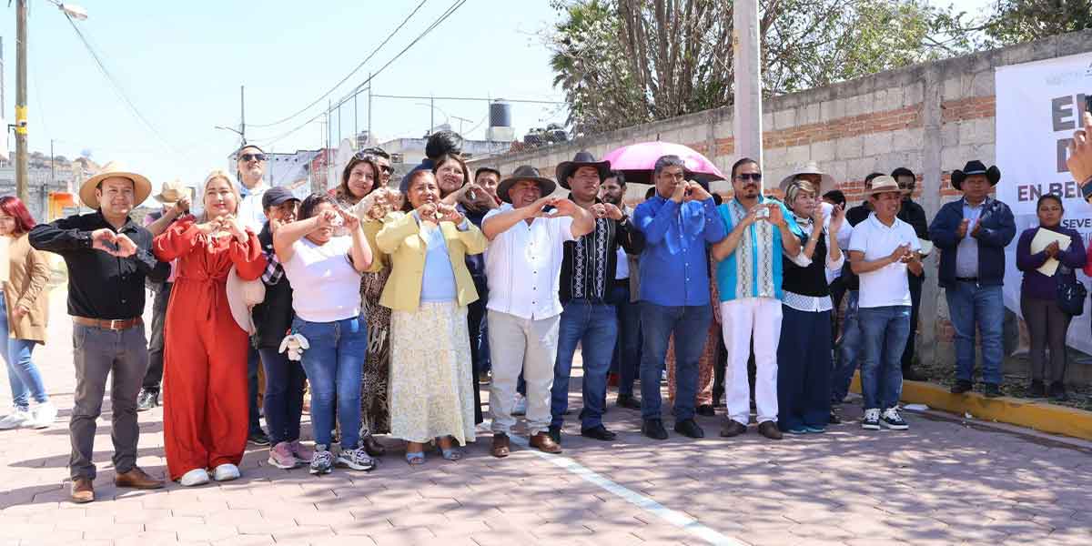 Entrega Severiano de la Rosa obras en beneficio de Amozoc