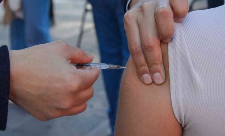Tecamachalco refuerza salud pública con jornada de vacunación masiva en el Zócalo
