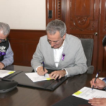 PRESENTAN AUTORIDADES MUNICIPALES CARRERA MUJERES AL CENTRO 8M