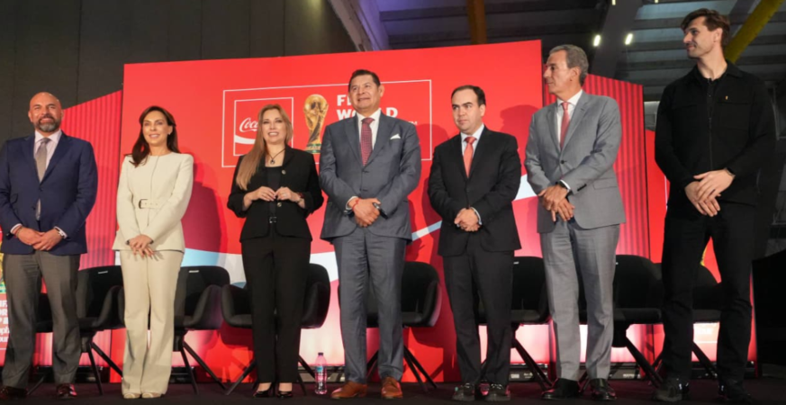 Armenta y Chedraui presentan la FIFA World Cup Trophy Tour 2026 en Puebla Capital