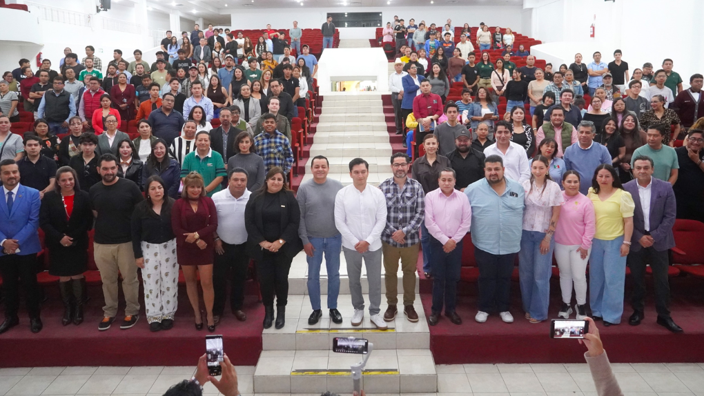 GOBIERNO DE TEXMELUCAN Y UNIVERSIDAD IBEROAMERICANA DE PUEBLA REALIZARON CONFERENCIA “IA GENERATIVA PARA EMPRESAS”
