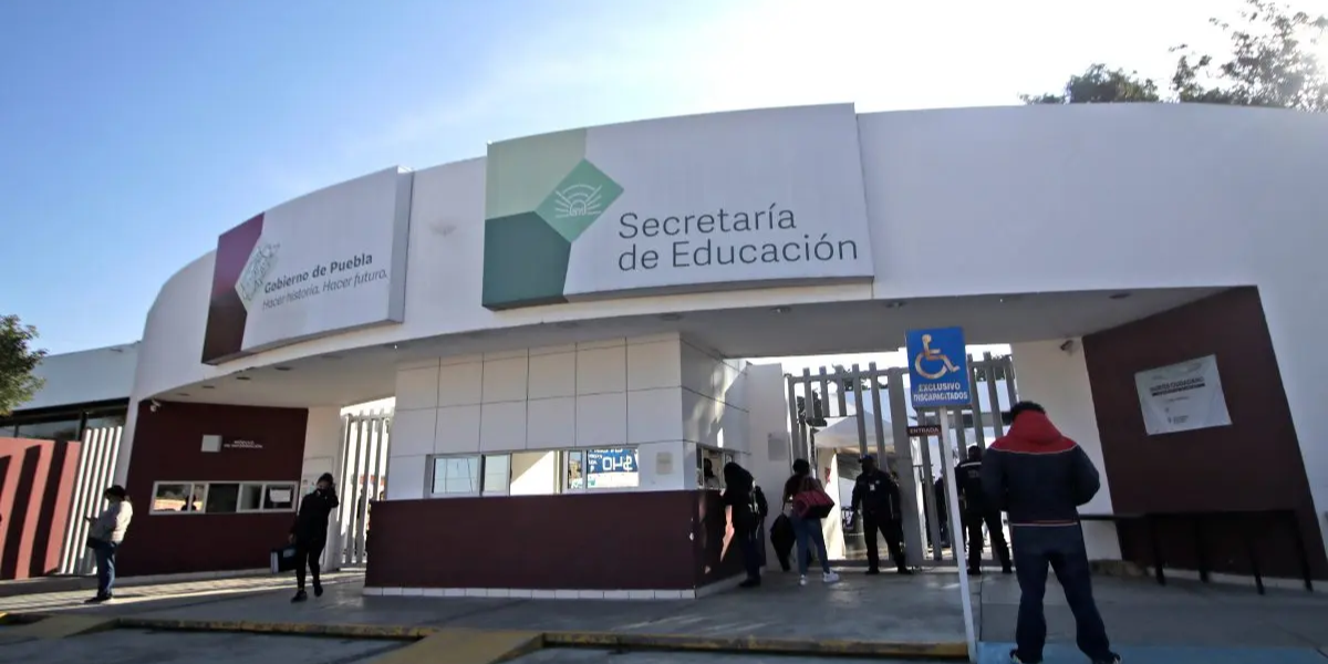 Recuperan 300 plazas docentes irregulares en Puebla y presentan siete denuncias penales
