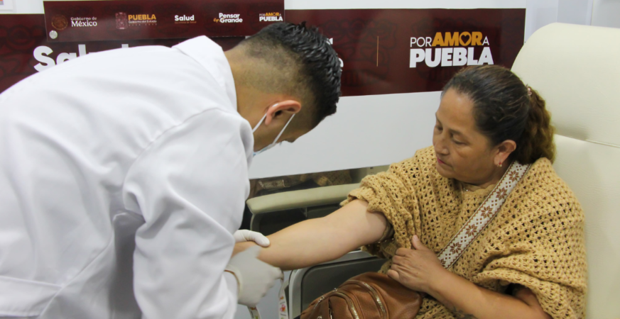 Salud acerca servicios gratuitos y preventivos a familias de Tehuacán