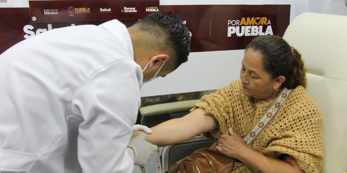 Salud acerca servicios gratuitos y preventivos a familias de Tehuacán
