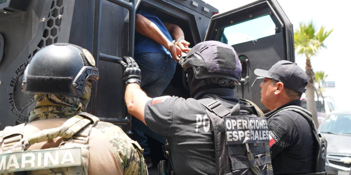 SEMAR, SSP Y FGE REALIZAN TRASLADO DE “EL BUKANAS” AL PENAL DE TEPEXI