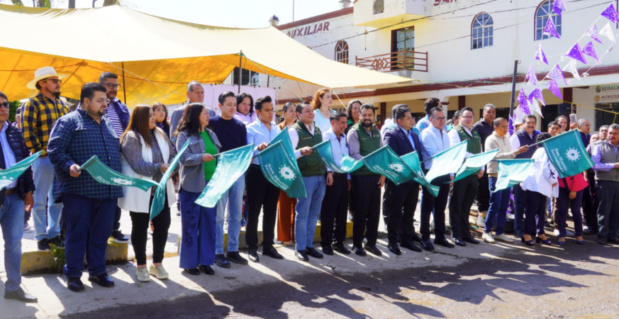 TRAS 17 AÑOS DE ABANDONO, GOBIERNO DE JUAN MANUEL ALONSO INICIÓ PAVIMENTACIÓN DE LA CARRETERA DE SAN JUAN TUXCO