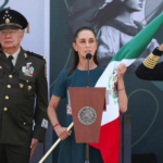 Pepe Chedraui presente en desfile por el 164 aniversario de la Batalla de Puebla