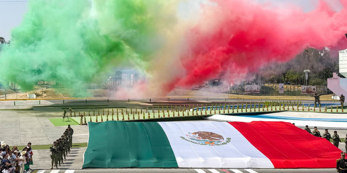 Pepe Chedraui presente en desfile por el 164 aniversario de la Batalla de Puebla