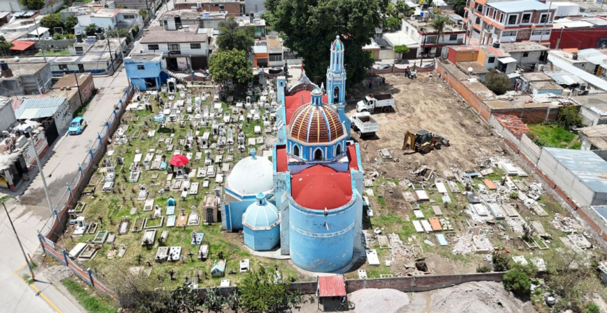 Supervisa Severiano de la Rosa trabajos de mejoramiento en la iglesia del barrio de Santo Ángel