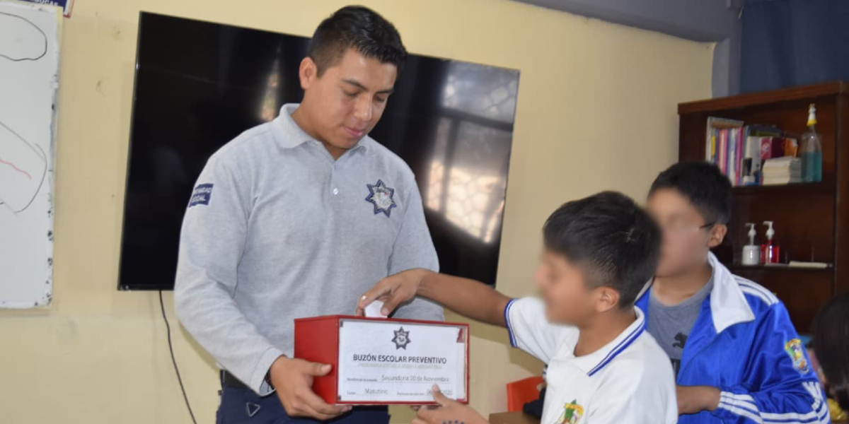 Con “Buzón Rojo”, Tonantzin Fernández fortalece la prevención en escuelas de San Pedro Cholula