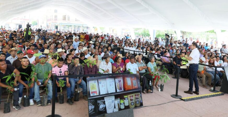 CON MAQUINARIA Y APOYOS DIRECTOS, GOBIERNO ESTATAL REACTIVA 200 MIL HECTÁREAS DE CAMPO