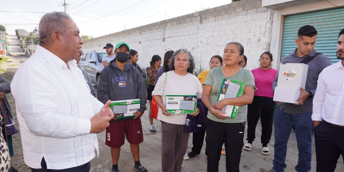 Amozoc blinda colonias: Severiano de la Rosa fortalece la seguridad con alarmas vecinales e iluminación