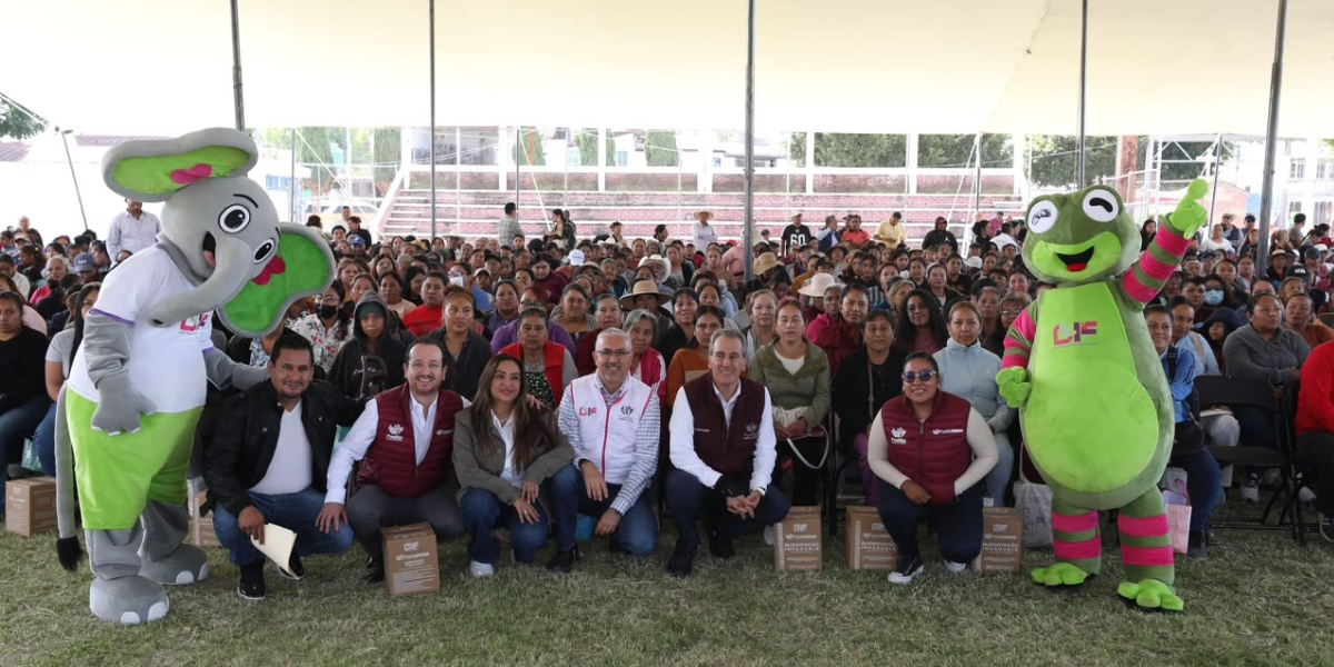 PEPE CHEDRAUI SALE A LAS COLONIAS Y ATIENDE DE FRENTE A LOS POBLANOS