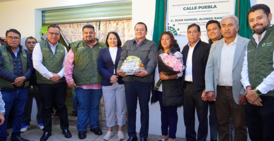 ALCALDE JUAN MANUEL ALONSO ENCABEZA INAUGURACIÓN DE PAVIMENTACIÓN CON CONCRETO DE LA CALLE PUEBLA EN TEMAXCALAC