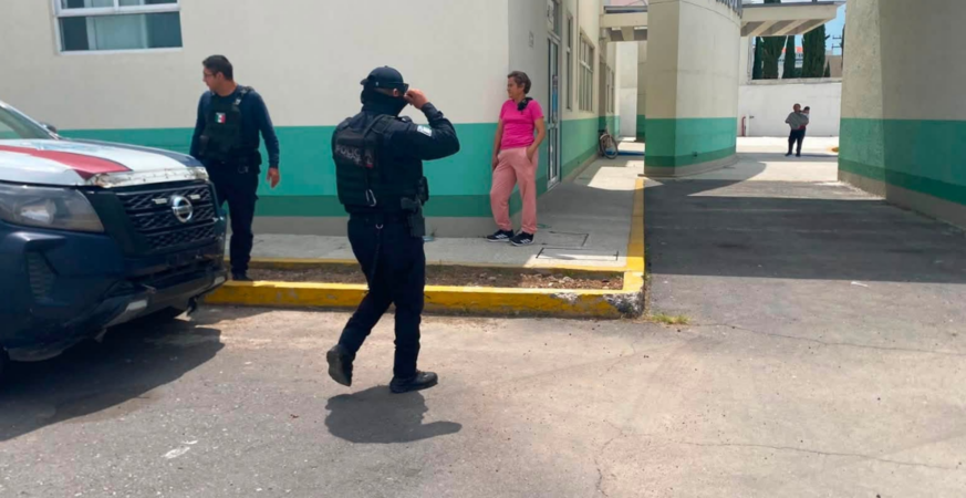 Policías de Amozoc salvan a menor de morir por asfixia