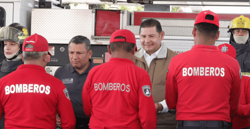 CON VIVIENDA Y EQUIPAMIENTO, GOBIERNO ESTATAL RECONOCE ENTREGA HEROICA DE BOMBEROS