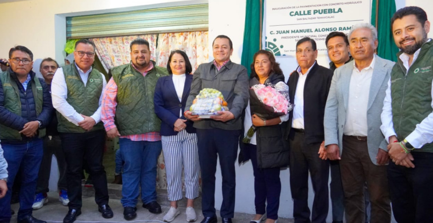 ALCALDE JUAN MANUEL ALONSO ENCABEZA INAUGURACIÓN DE PAVIMENTACIÓN CON CONCRETO DE LA CALLE PUEBLA EN TEMAXCALAC