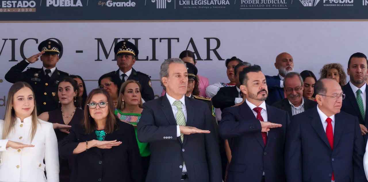 Asiste Pepe Chedraui al desfile cívico-militar por el 216 aniversario de la Independencia