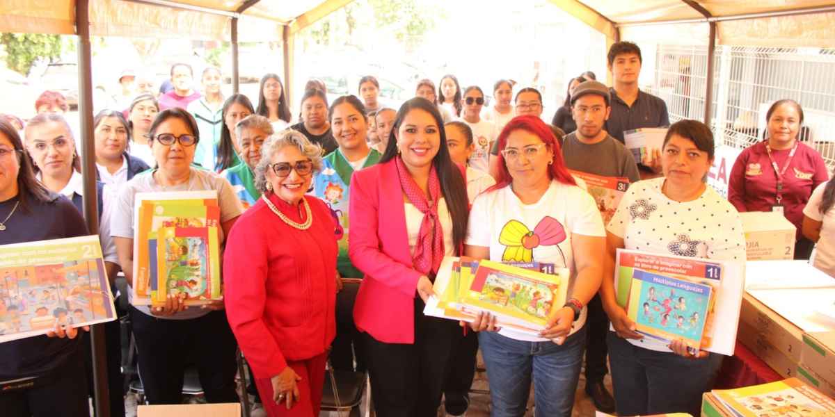 Impulsa Tonantzin Fernández educación de la niñez cholulteca con entrega de libros de texto