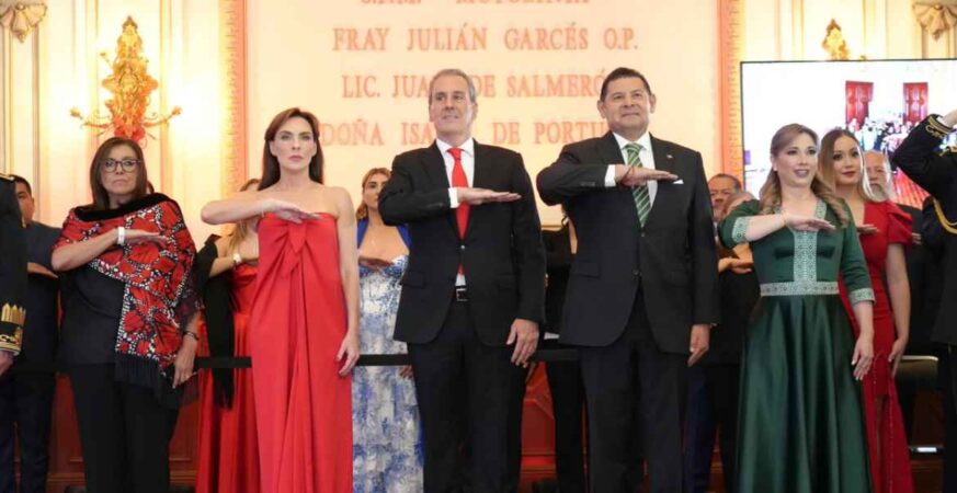 Encabezan Alejandro Armenta y Pepe Chedraui ceremonia del Grito de Independencia